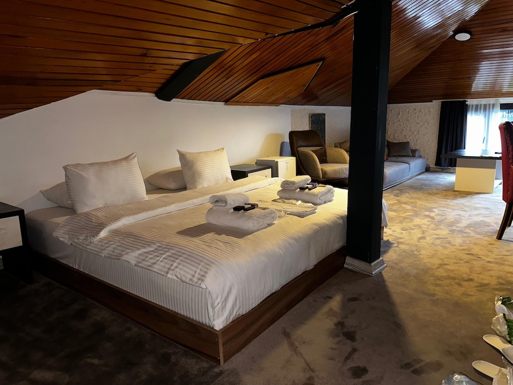 Deluxe Room, 1 Bedroom, Smoking, Sea View photo 3
