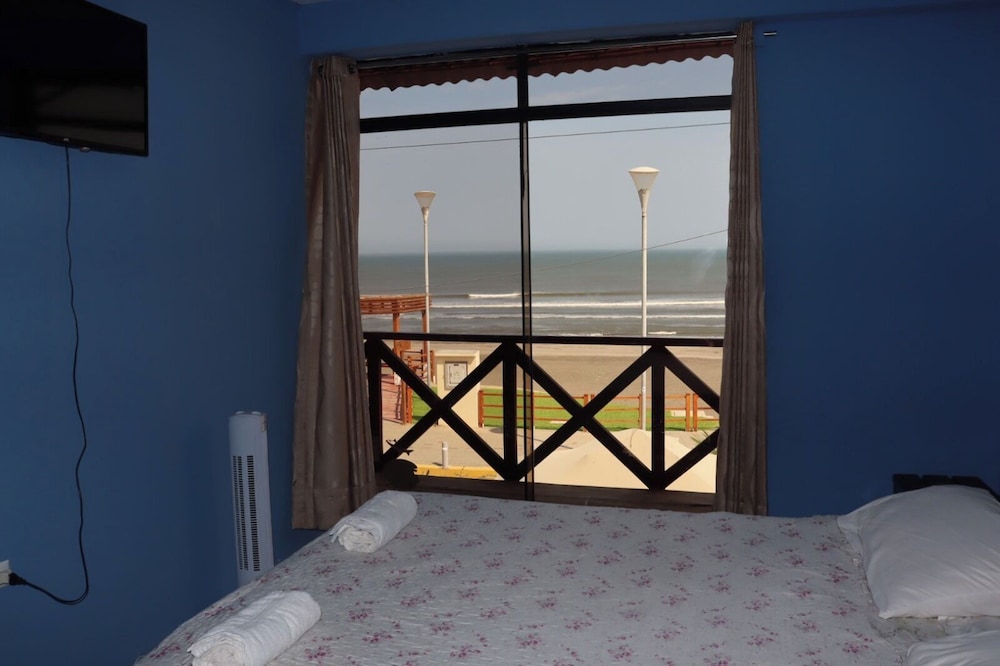 Basic Room, 1 Queen Bed, Beach View photo 3