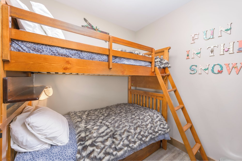 Stonegate Resort Unit B206 | 1 BR + DEN photo 2