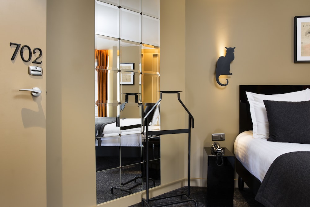Standard Double or Twin Room thumbnail 5