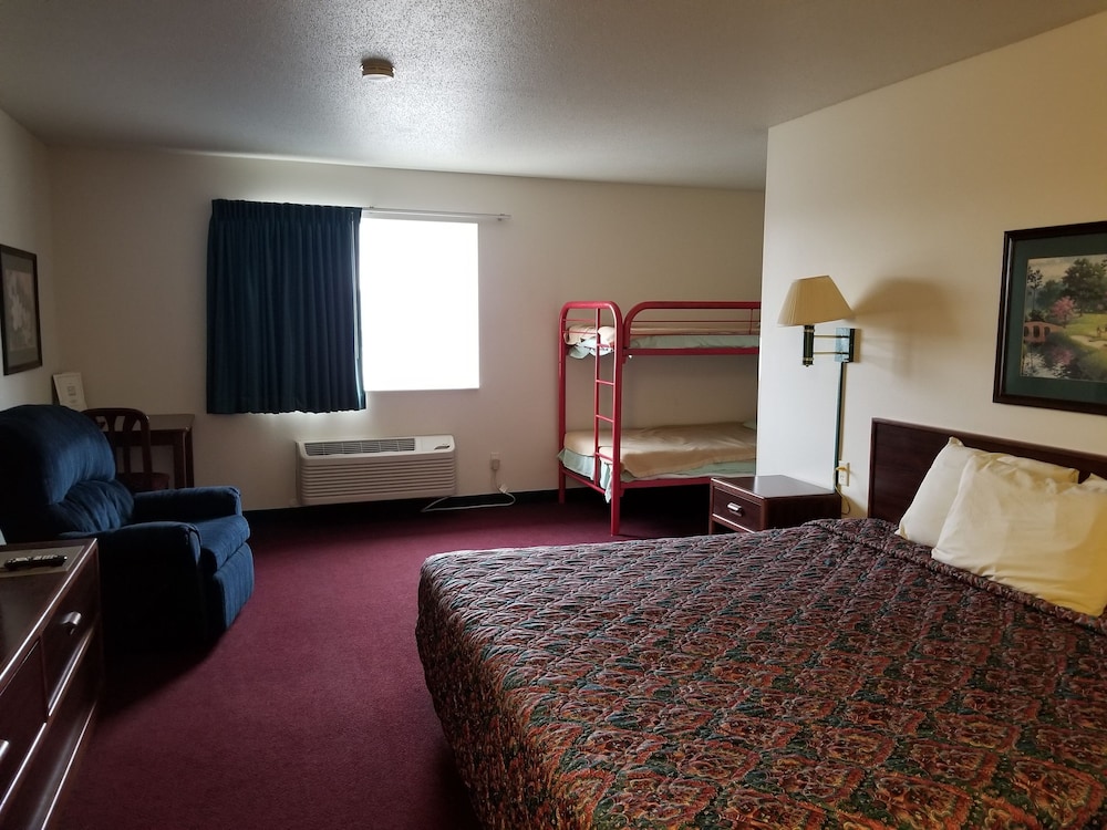 Deluxe Room, Multiple Beds (1 King, 1 Sofa Bed And 1 Bunk Bed) photo 1