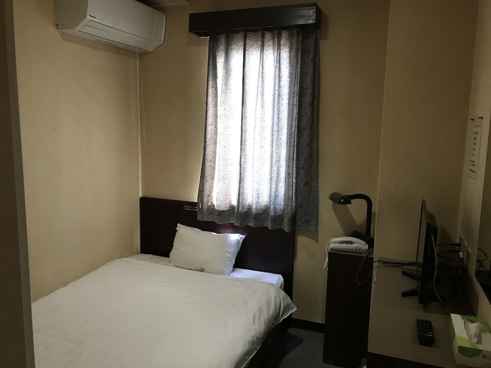 Single Room with Private Toilet, Men only, Non Smoking