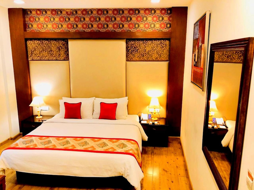 Premium Double Room, 1 King Bed photo 2