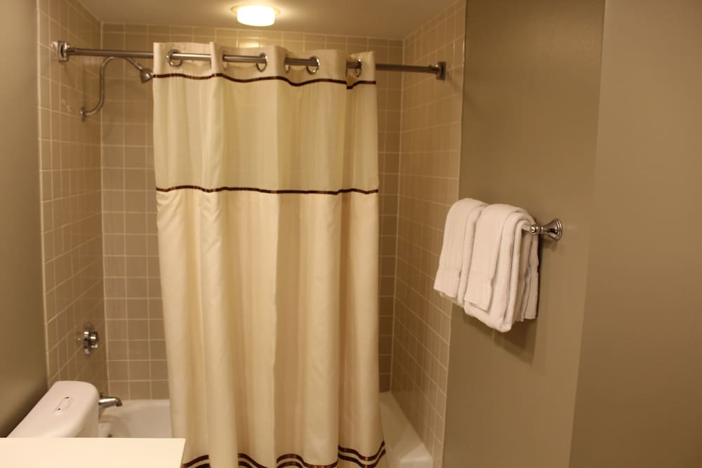 Standard Room, 1 Queen Bed - Photo 6