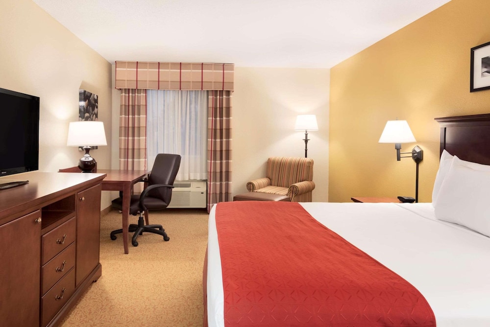 Suite, 1 King Bed, Accessible, Non Smoking - Photo 2