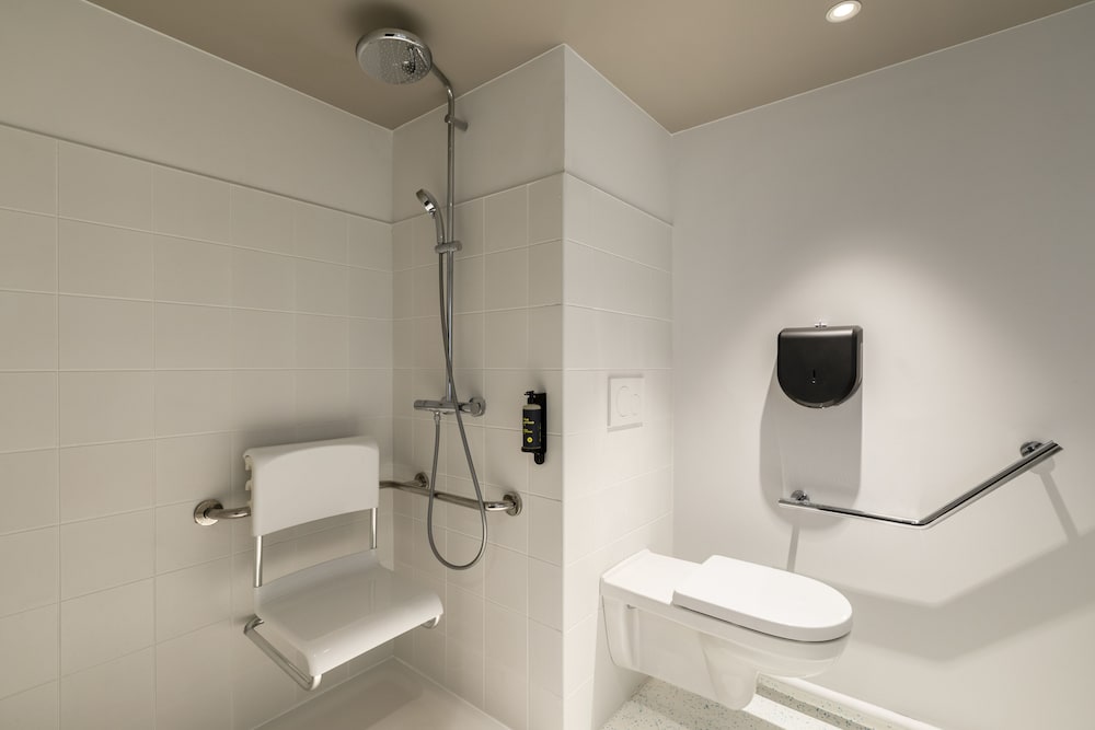 Chambre Double avec salle de bains privée - Accessible aux personnes à mobilité réduite photo 2
