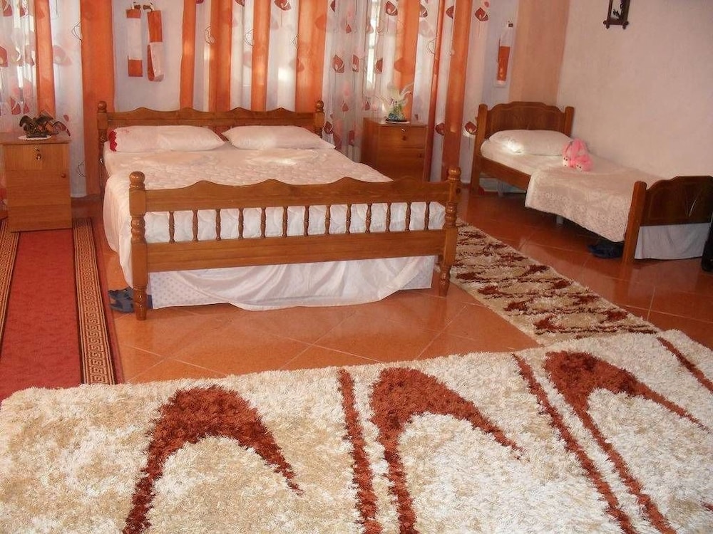 Basic Triple Room photo 2