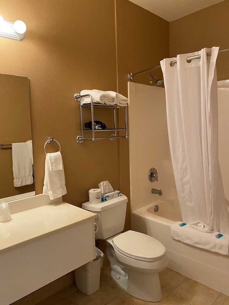 Double Room, 2 Double Beds, Balcony, Canal View photo 3