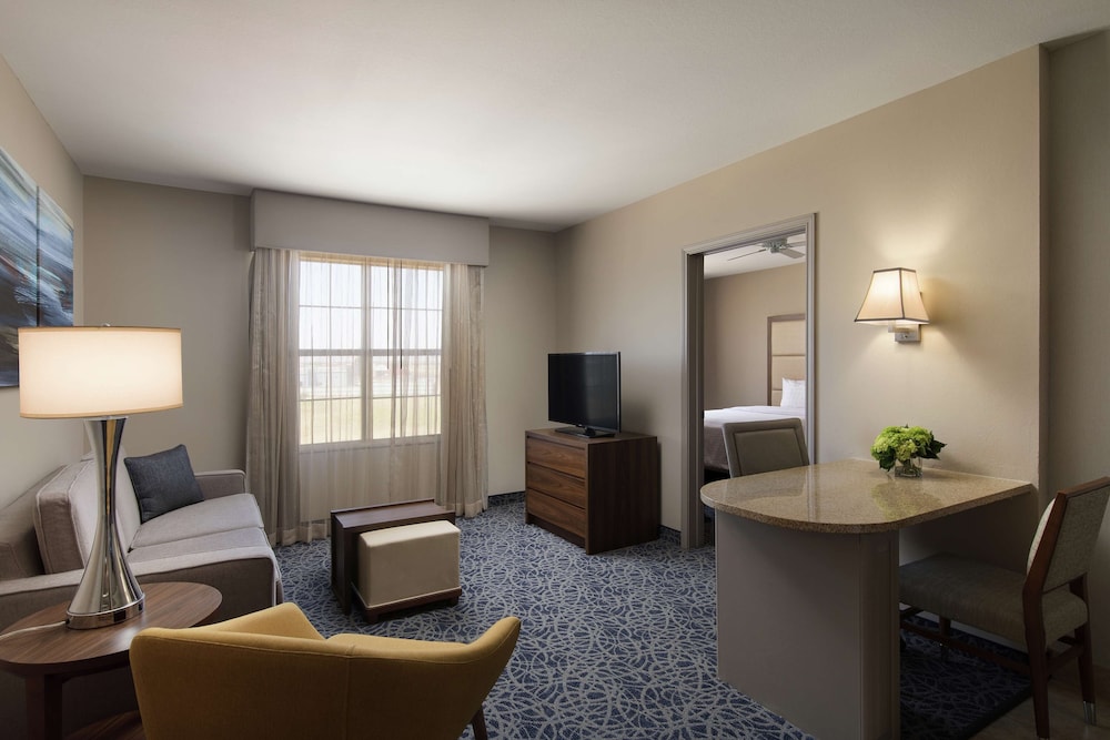 Suite, 1 King Bed, Accessible, Bathtub - Photo 2