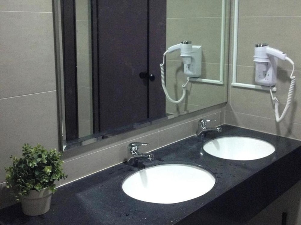 Premium Deluxe Double With Window photo 2