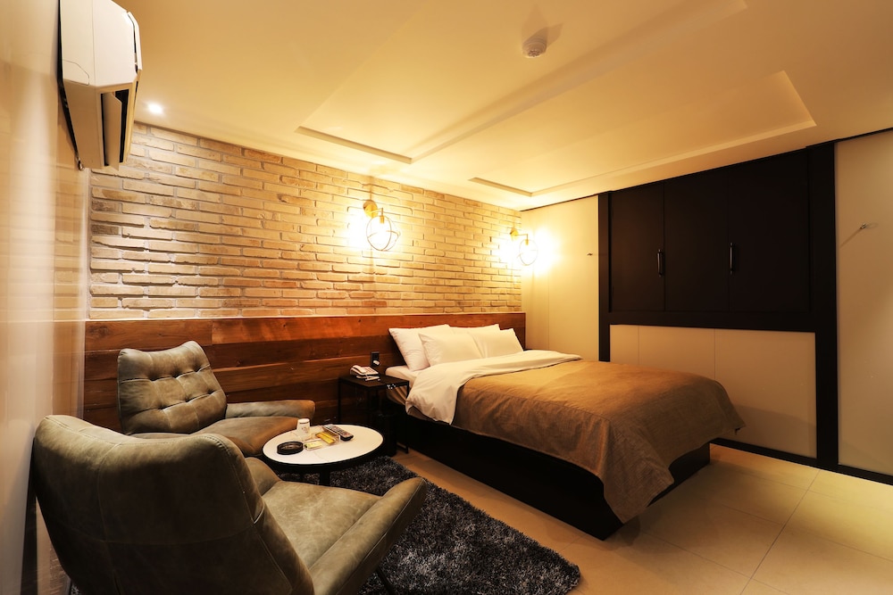 Standard Double Room - Photo 20