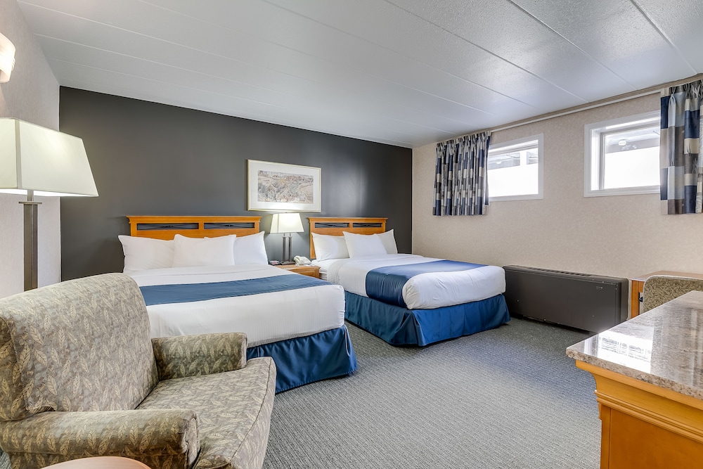 Economy Room, 2 Queen Beds (Obstructed View) photo 3