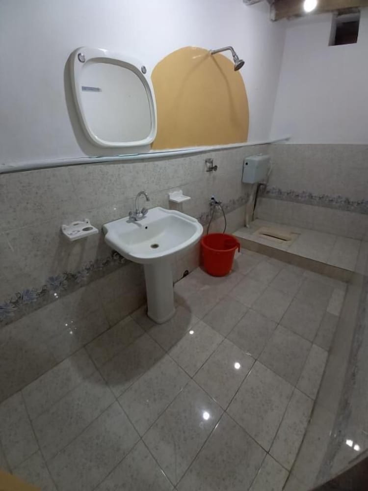 Standard Double Room - Photo 8