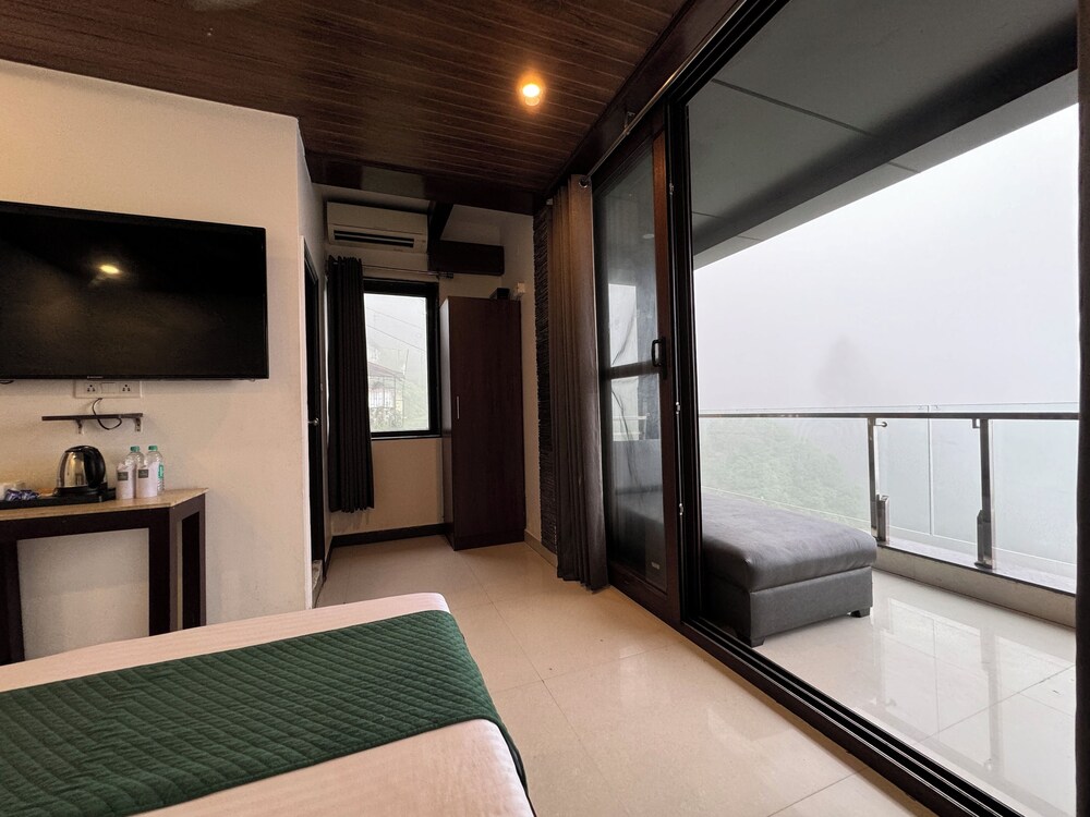 Executive Room - Photo 2