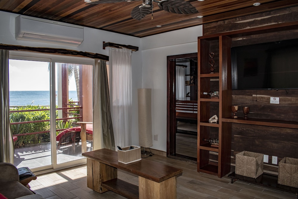 Superior Condo, 2 Bedrooms, Ocean View, Beachfront