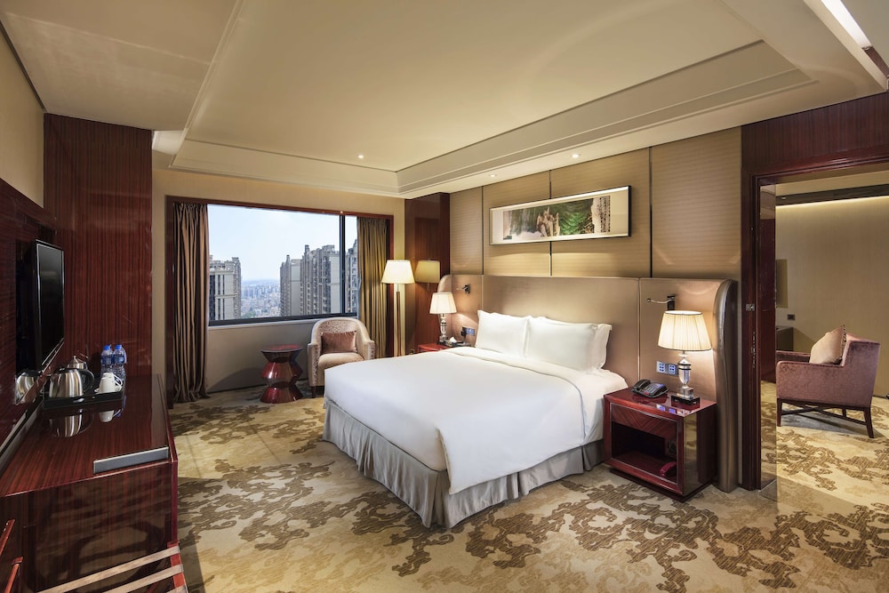 Deluxe Suite, 1 Bedroom photo 2