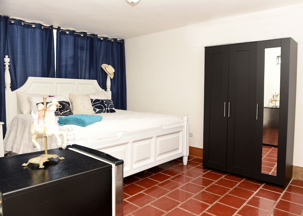 Deluxe Suite, 1 Queen Bed with Sofa bed