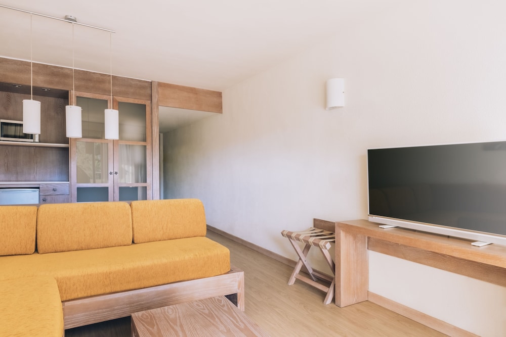 Family Room, Garden View