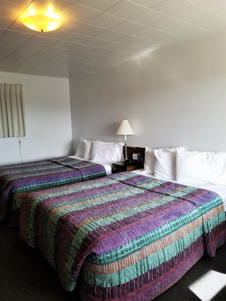 Standard Room, 2 Double Beds, Mountain View, Ground Floor photo 1