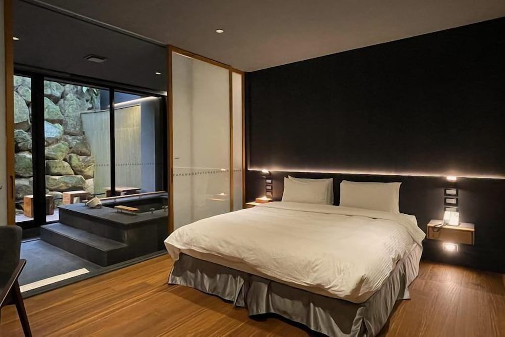 Elite Double Room, 1 Queen Bed, Non Smoking, No Windows
