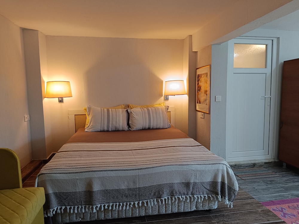 Basic Triple Room photo 1