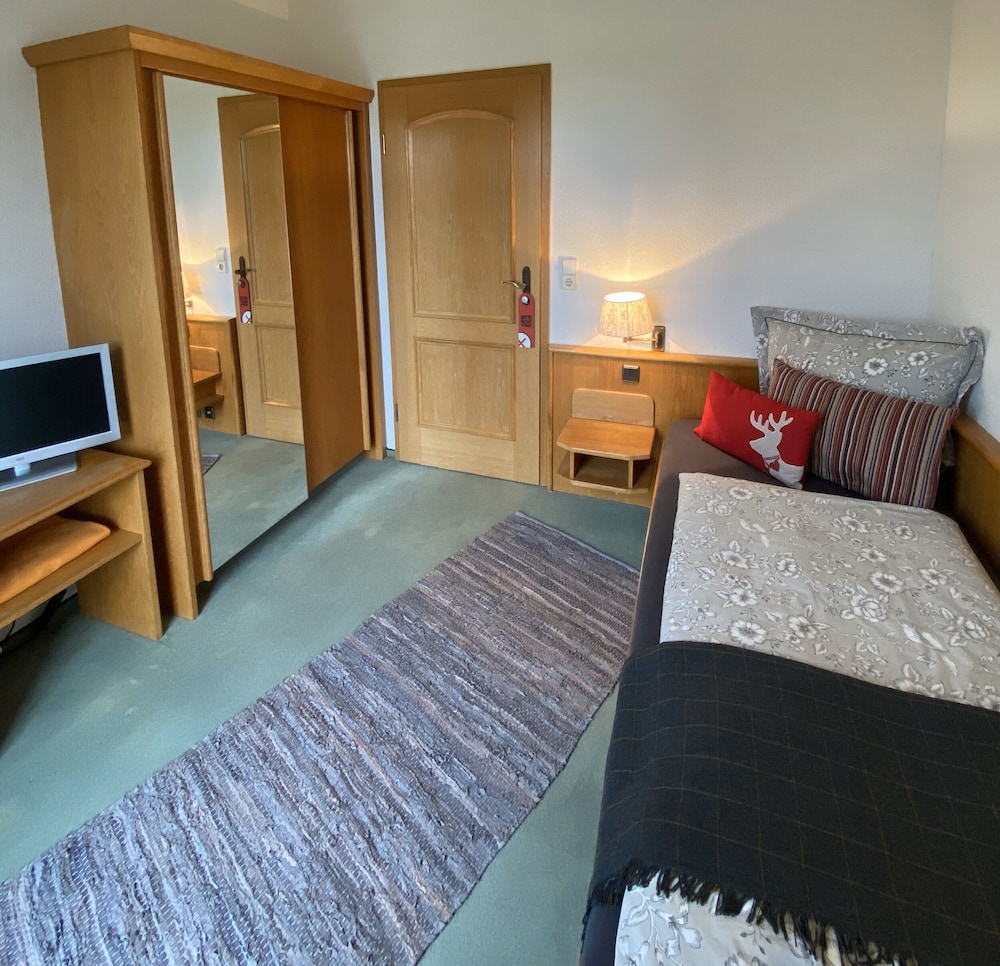 Basic Single Room photo 1