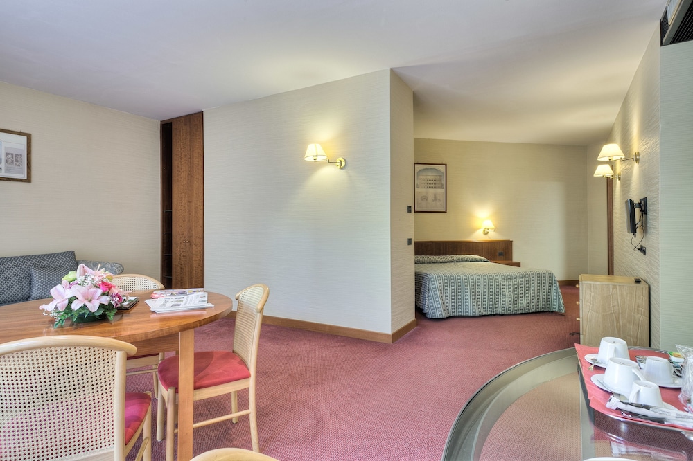 Basic Quadruple Room photo 3