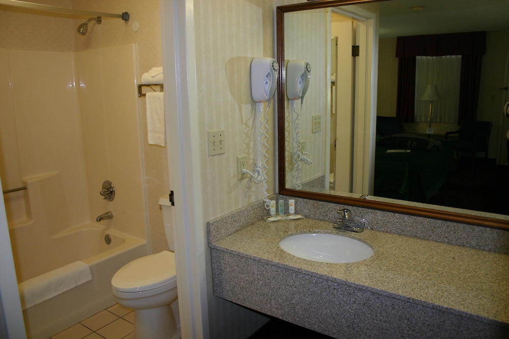 Standard Room, 1 King Bed, Non Smoking, Balcony (2nd Floor) photo 3