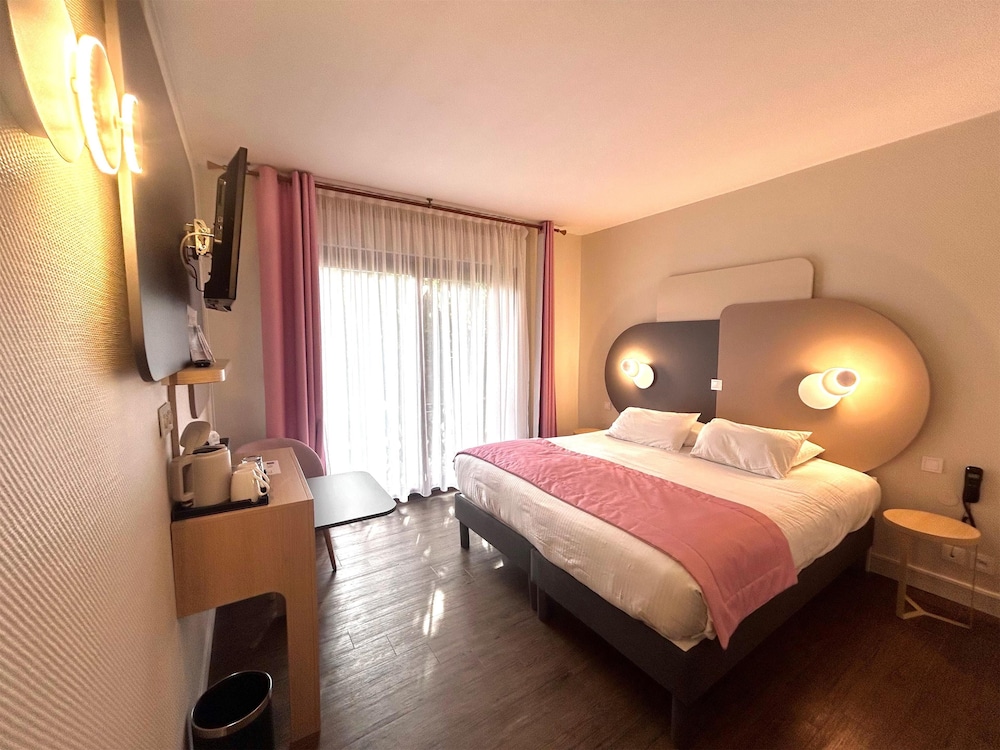 Standard Room, 1 Queen Bed, Non Smoking, Terrace - Photo 7