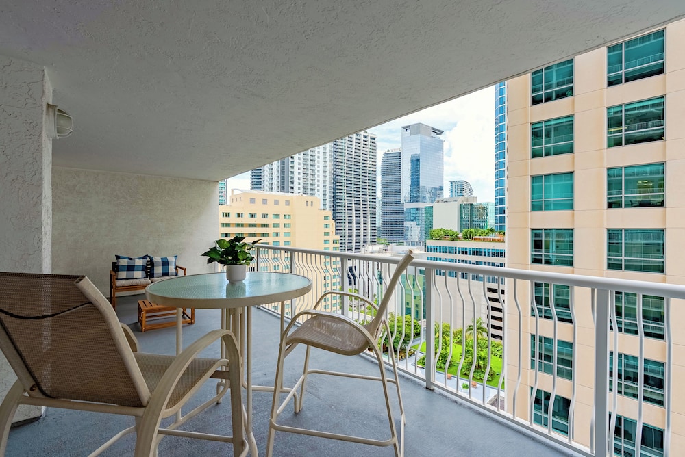 Luxury Condo, 1 Bedroom, City View photo 2
