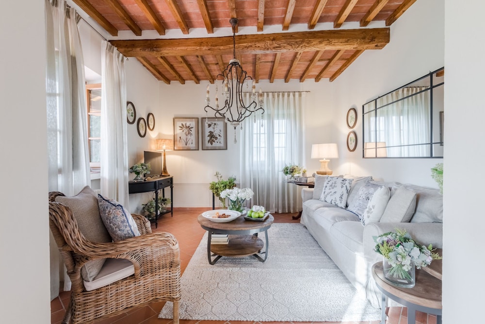 Villa photo 1