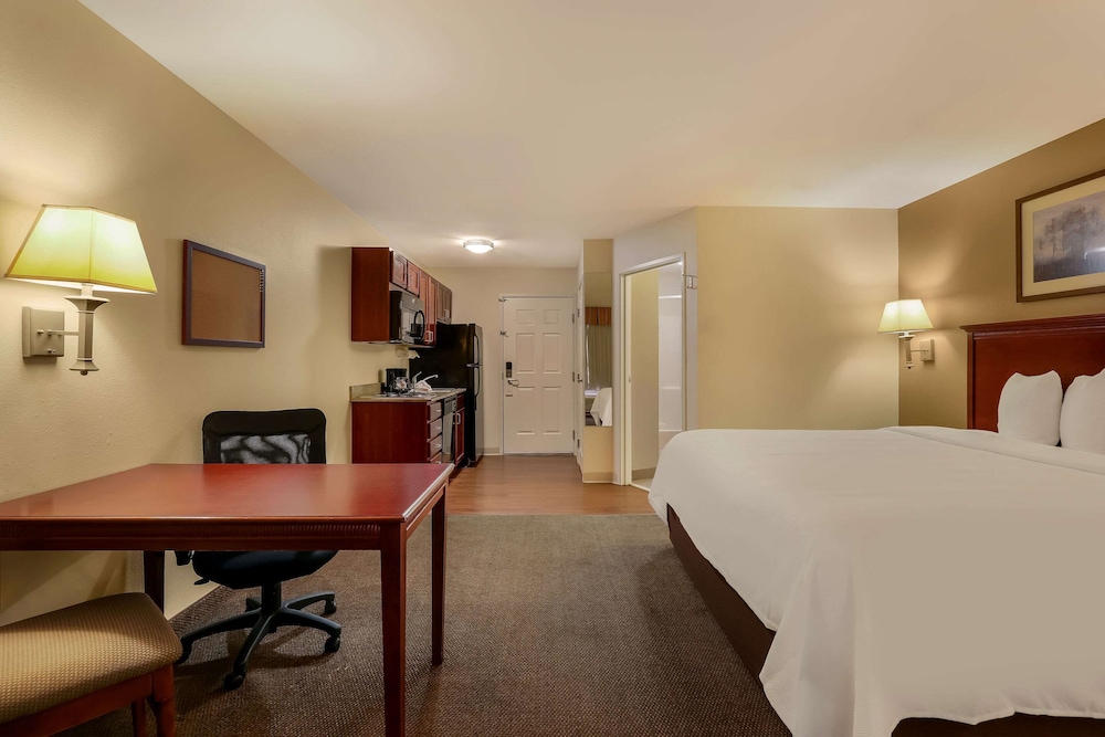 Room, 1 King Bed, Non Smoking (Efficiency) photo 2