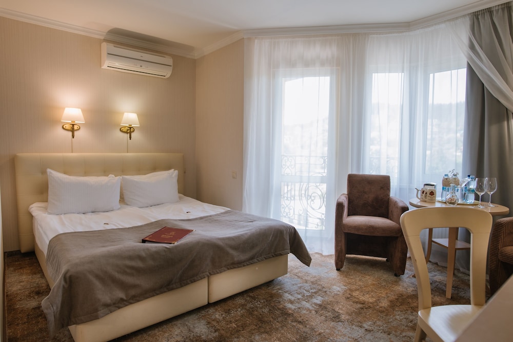 Standard Double or Twin Room photo 1