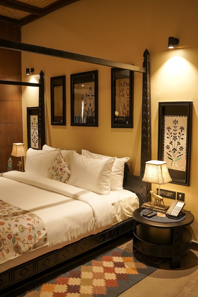 Elegant Room with Balcony photo 2