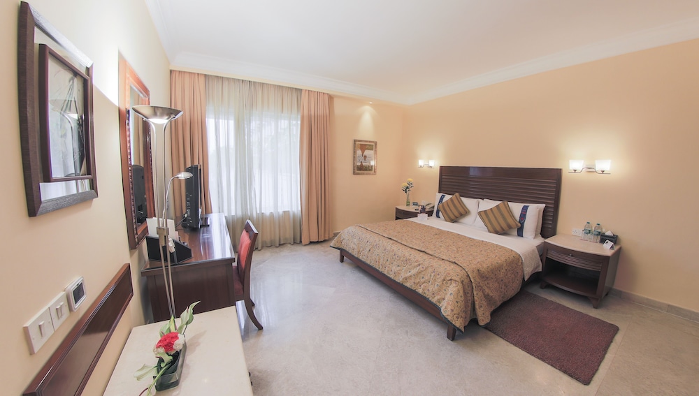 The Lalit Executive Club King Room - Photo 7
