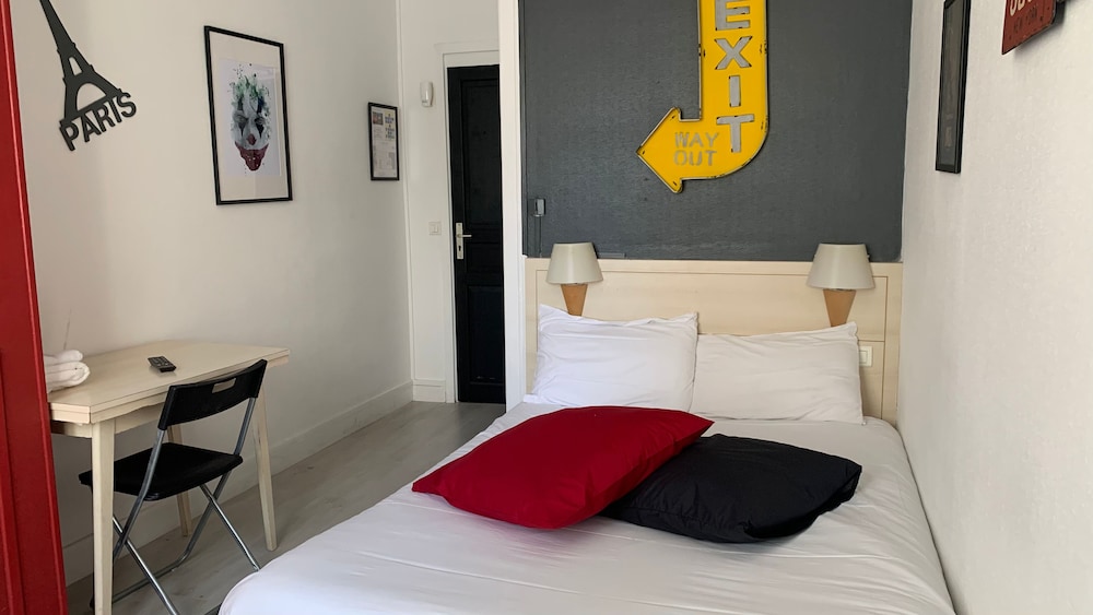 Classic Double Room - Photo 12