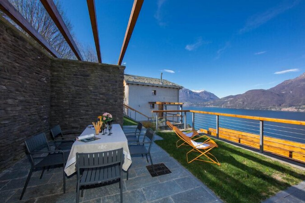 Family Apartment, 1 Double Bed With Sofa Bed, Garden Area (Paradiso Del Lago M1) - Mountain View