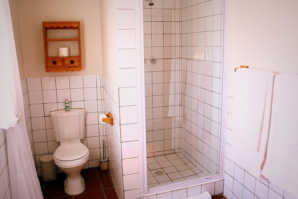 Standard Room - King / Twin- Shower only photo 3
