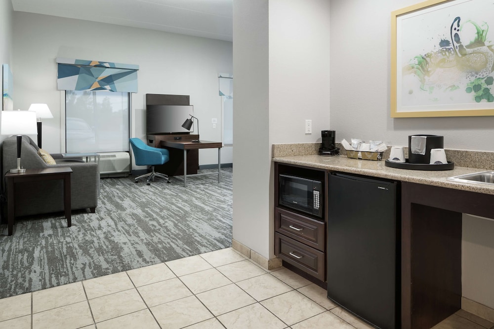 Suite, 1 King Bed, Accessible, Non Smoking - Photo 3