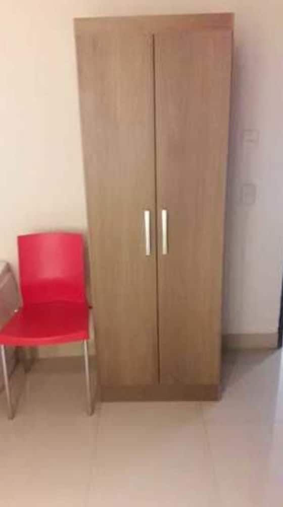 Deluxe Room, 1 Queen Bed, Non Smoking, Private Bathroom photo 2
