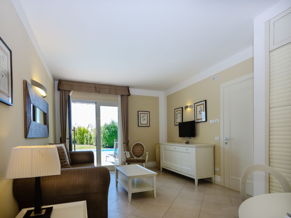 Suite, Private Pool (3 people) photo 3