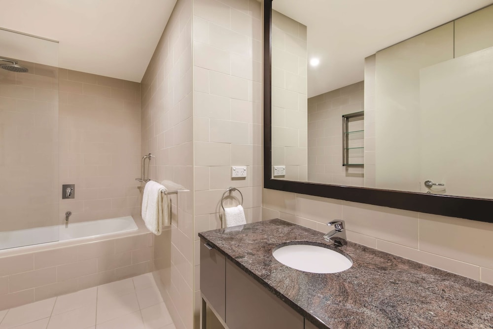 Interconnecting Family Apartment photo 3