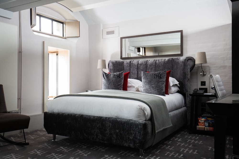 Club Double Cell Room