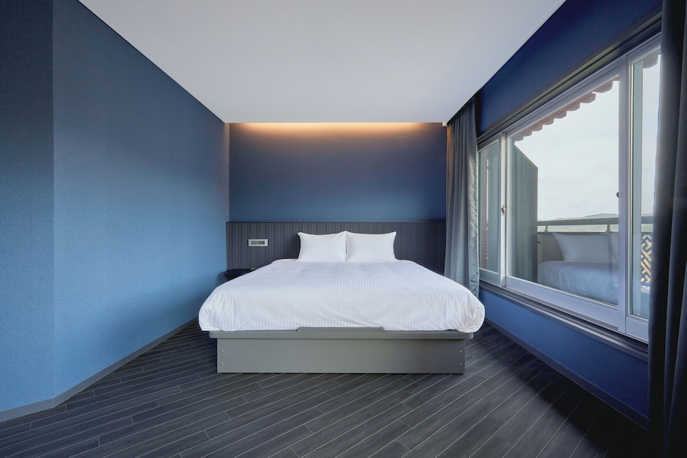 [Only Foreigner] Visit Korea Giveaway - Executive Double Room