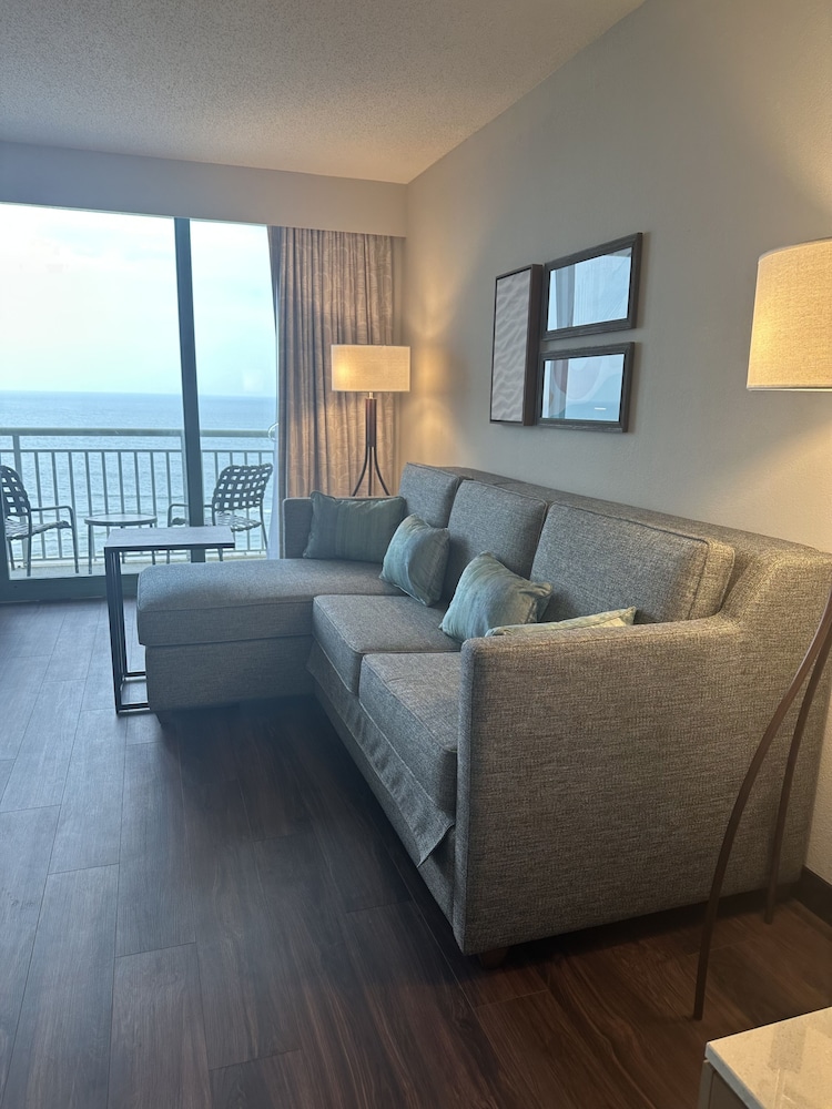Oceanfront, 1 King Bed Suite, 1 Sofa Bed, Accessible, Bathtub, 9th Floor - Photo 3