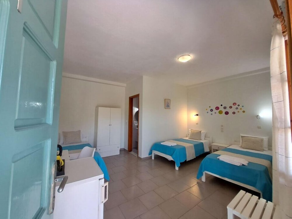 Economy Triple Room