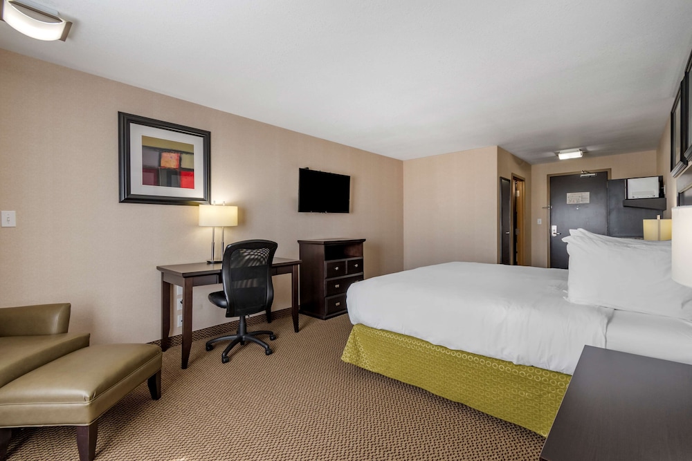 Family Suite, Multiple Beds, Non Smoking, Refrigerator & Microwave photo 3