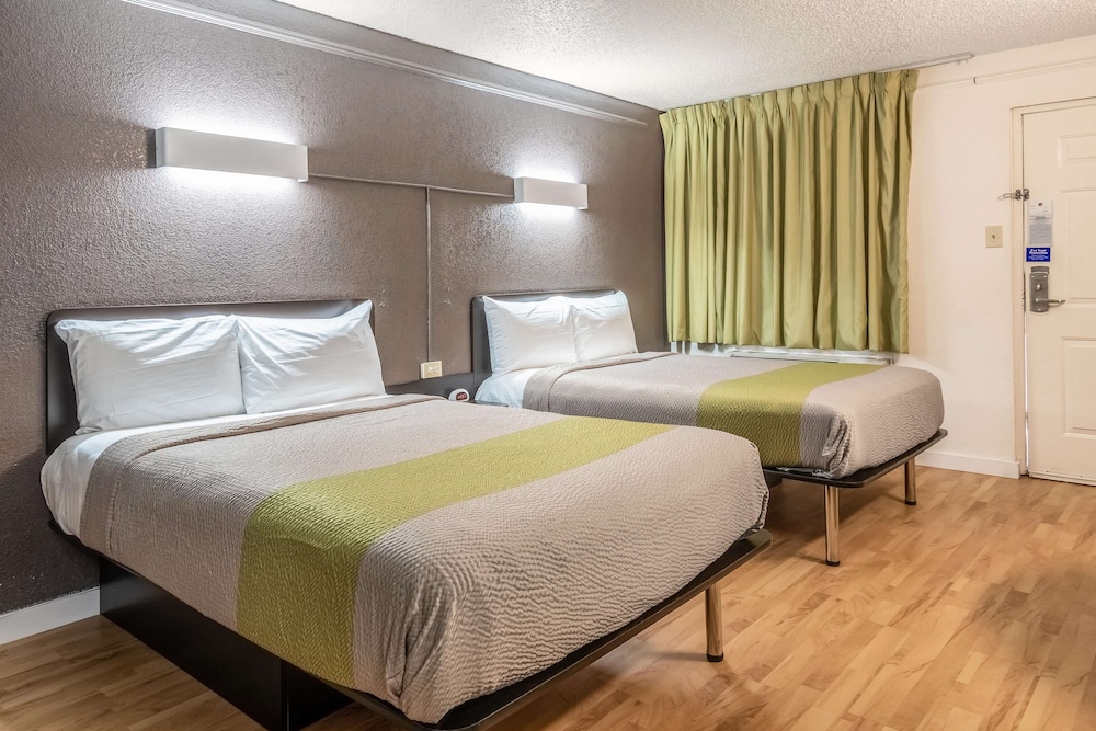 Standard Room, 2 Double Beds, Non Smoking - Photo 1