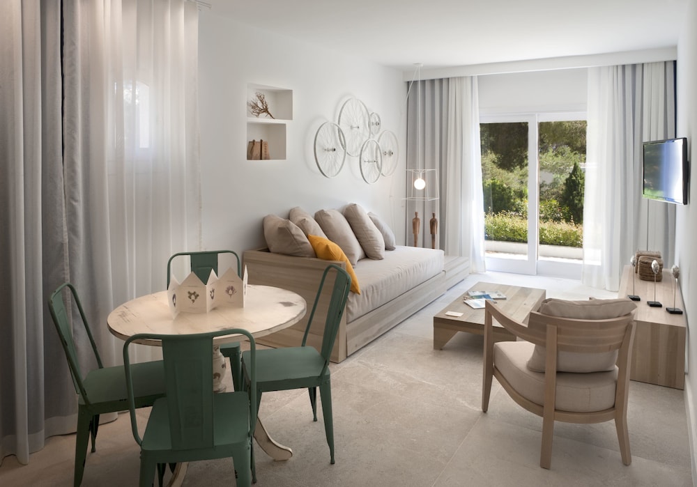 Suite, 1 Bedroom, Balcony, Ground Floor (Paraíso Suite Triple)