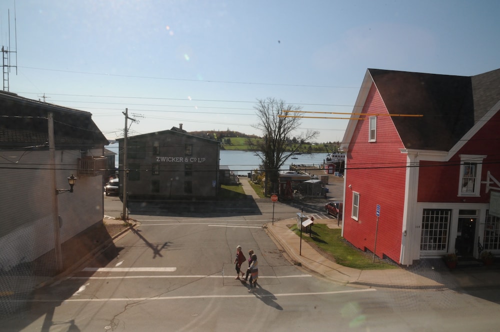 Classic Single Room, 2 Queen Beds, Ocean View